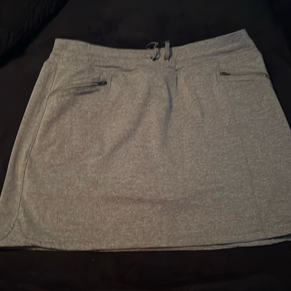 Light gray knit skirt by Tangerine
